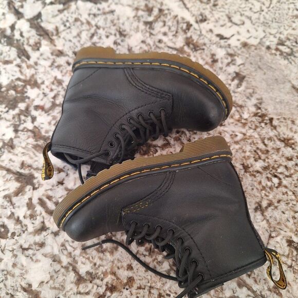 Dr. Martens boots size 8 - Picture 6 of 10